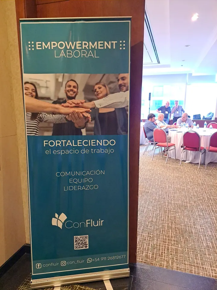 Banner del programa Empowerment Laboral con manos unidas